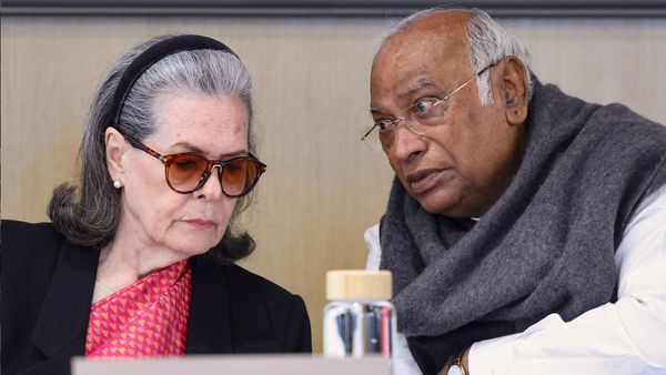 CWC meeting Today: मनरेगा पर सियासी संग्राम! मल्लिकार्जुन खड़गे का ऐलान, 5 जनवरी से सड़क पर उतरेगी कांग्रेस