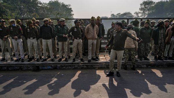 Operation Aaghat 3.0: New Year से पहले दिल्ली पुलिस का ‘ऑपरेशन आघात 3.0’, भारी मात्रा में हथियार-ड्रग्स बरामद