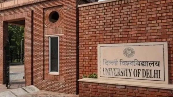 दिल्ली यूनिवर्सिटी के दो प्रमुख कॉलेजों को बम से उड़ाने की धमकी, मौके पर बम निरोधर दस्ता, कैंपस में हड़कंप