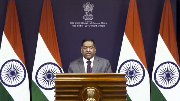 'Bangladesh चुनाव को भारत का फुल सपोर्ट', विदेश मंत्रालय ने अल्पसंख्यकों पर हिंसा को लेकर क्या कहा?