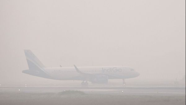 Delhi Flights Cancelled: घने कोहरे से दिल्ली में 177 फ्लाइट्स रद्द, घूमने जाने से पहले चेक करें अपडेट