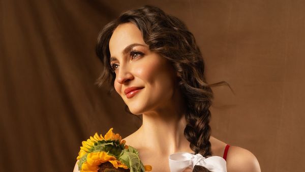 Elli AvrRam: 'वो मेरे आस-पास हैं', Hot लुक वाली क्रिश्चियन एली हुईं कृष्ण भक्ति में लीन,लोग रह गए भौचक्के