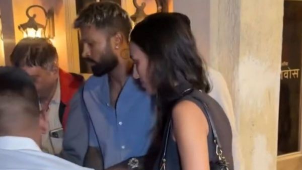 डेट नाइट पर रोमांटिक हुए हार्दिक-माहिका, पैप्स को देख गर्लफ्रेंड को बचा ले गए, वीडियो ने लगाई आग