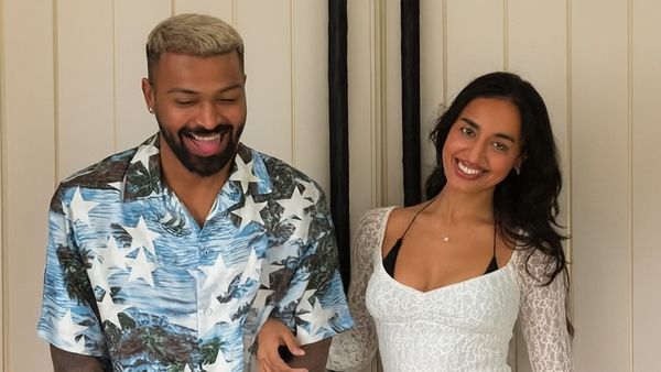 Hardik Pandya की गर्लफ्रेंड के साथ पैपराजी ने कर दिया कुछ ऐसा, क्रिकेटर ने खुले आम सुनाई खरी खोटी