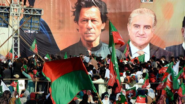 Imran Khan Sisters Protest: पाक में बवाल! इमरान खान को लेकर सड़कों पर उतरीं बहनें, 'शरीफ सरकार' से सीधी टक्कर