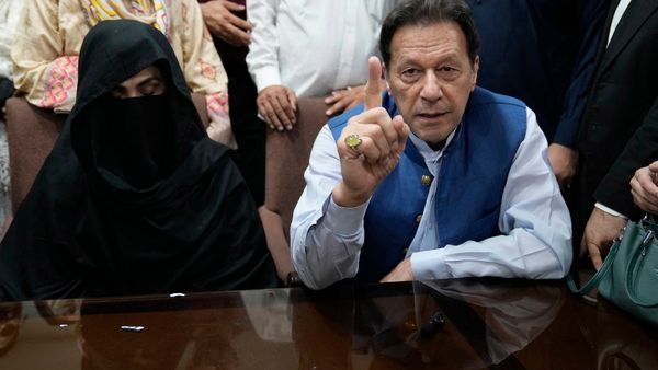 Pakistan News: क्या है 'बुलगारी ज्वेलरी सेट'केस? जिसमें इमरान खान और उनकी पत्नी को मिली 17 साल की सजा