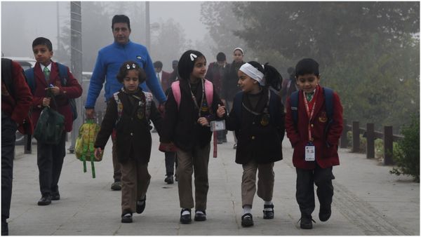 Jharkhand School Closed: झारखंड में नए साल में 60 दिन की छुट्टी, ठंड में आपके जिले में कब तक बंद रहेंगे स्कूल?