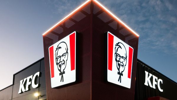 World News Hindi: भारतीय को बोला 'गुलाम-धोखेबाज', फिर लंदन की कोर्ट ने सुनाई ऐसी सजा सुनकर दिल खुश हो जाएगा