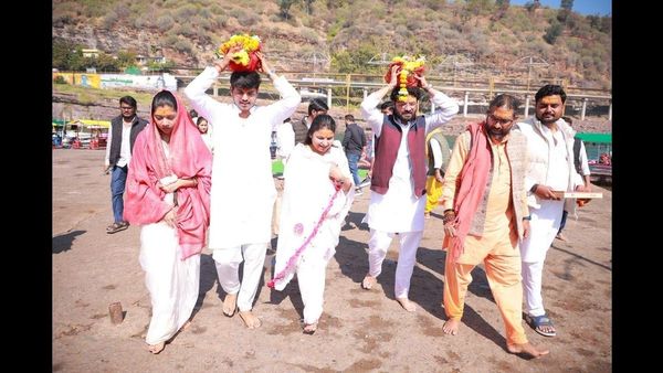 MP News: सिर पर कलश, श्रद्धा और भक्ति के भाव के साथ मां नर्मदा की परिक्रमा पर निकले मुख्यमंत्री डॉ. मोहन यादव के पुत्र अभिमन्यु