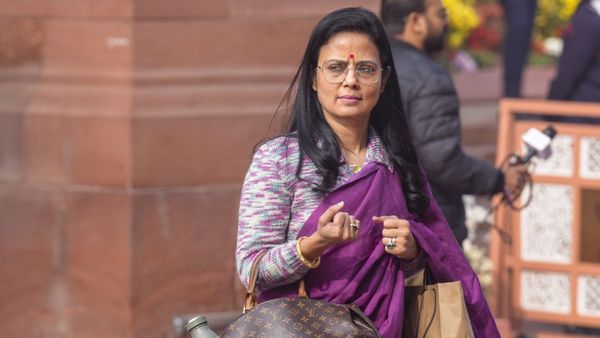 Cash for Query Case में आया नया मोड़, महुआ मोइत्रा को दिल्ली हाईकोर्ट से मिली बड़ी राहत