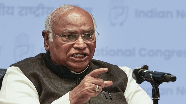 कांग्रेस के स्थापना दिवस पर Mallikarjun Kharge ने बीजेपी-संघ को दी चुनौती, 'हम मजबूती से लड़ेंगे'