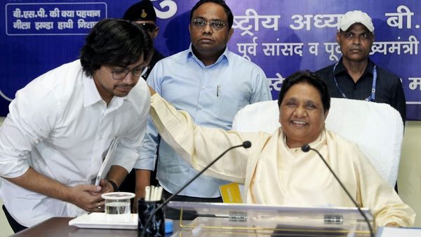 BSP को मिला नया उत्तराधिकारी! आकाश आनंद के घर गूंजी किलकारी, नन्ही परी को विरासत में मिलेगी कितनी संपत्ति?