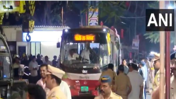 मुंबई के भांडुप में BEST बस ने रिवर्स करते हुए लोगों को कुचला, 4 की मौत और 9 लोग हुए घायल मुंबई के भांडुप मे