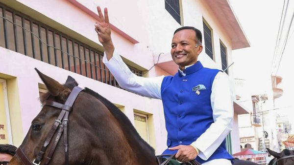 Naveen Jindal Net Worth: बेटी की शादी में पानी की तरह बहा रहे पैसा, नवीन जिंदल की दौलत जान चकरा जाएगा माथा