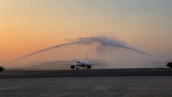 Navi Mumbai Airport: मुंबई वालों की बल्ले-बल्ले! कमर्शियल ऑपरेशन शुरू, IndiGo फ्लाइट इतिहास में दर्ज