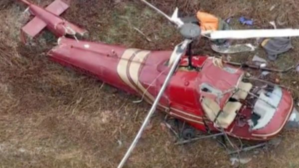 Helicopter crash: बीच हवा में आपस में भिड़े दो हेलिकॉप्टर, मंजर देख कांप गई लोगों की रूह, पायलट की मौत