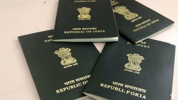 Passport Verification: पासपोर्ट वेरिफिकेशन की टेंशन खत्म, जानें कैसे अब घर बैठ हो जाएगा काम