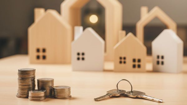 Bajaj Housing Finance में भूचाल! प्रोमोटर ने बेची बड़ी हिस्सेदारी, शेयर 9% धड़ाम; क्या आपको निकल जाना चाहिए?