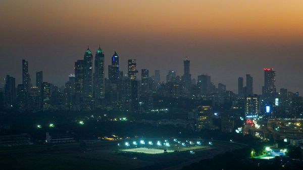 Mumbai AQI Today: हवा में कितना बढ़ा आज PM 2.5-PM 10 का स्तर? AQI बढ़ते ही जारी हुआ अलर्ट!