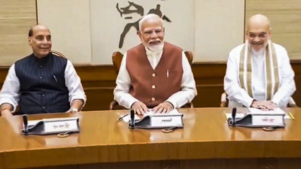 Winter Session: संसद सत्र के बीच में रेपो रेट में बदलाव से सरकार ने विपक्ष का बड़ा दांव किया फेल, समझें समीकरण