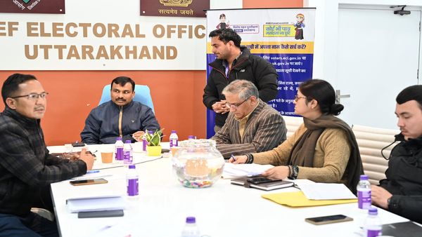 SIR in Uttarakhand एसआईआर अभियान को लेकर तैयारियां तेज, कहा- मतदाता मैपिंग आसान बनाने के लिए आपसी समन्वय जरुरी
