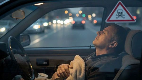 Alert! खुली खिड़की भी नहीं बचा पाएगी जान, कार में सोने से पहले इन बातों का रखें ध्यान