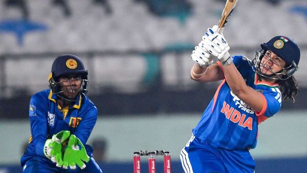 स्मृति मंधाना ने खौफनाक बैटिंग से मचाई तबाही, 10000 रनों का आंकड़ा पार कर हासिल की धांसू उपलब्धि