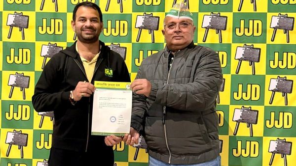 Bihar News: तेज प्रताप ने चला 'प्रोफेसर कार्ड'! DU के राम कृष्ण कौन हैं? जिन्हें बनाया अपनी पार्टी का प्रवक्ता