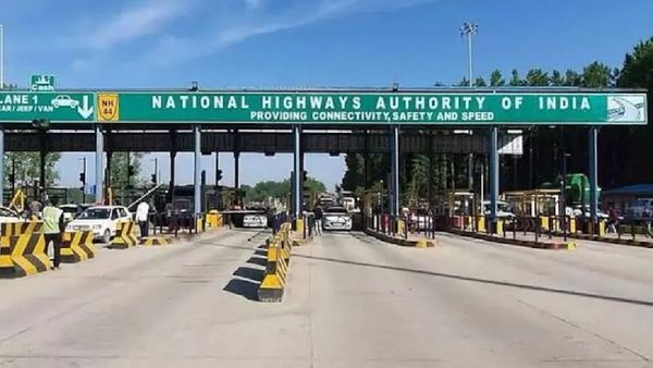 Toll Plaza के पास रहने वालों की बल्ले-बल्ले! इतने किलोमीटर तक नहीं देना होगा टोल टैक्स