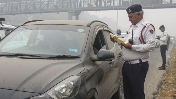Delhi Pollution: दिल्ली सरकार का वाहन चालकों को अल्टीमेटम, इस डॉक्यूमेंट के बिना निकले तो होगा एक्शन