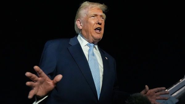 Epstein files: क्यों रातों-रात हटानी पड़ी ट्रंप की फोटो और अब दोबारा हुई अपडेट? इसके पीछे क्या है राज