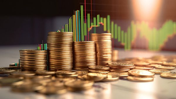 Indian Rupee Surge: लगातार गिरावट के बाद डॉलर के मुकाबले रुपए में जबरदस्त उछाल, 7 महीने में सबसे बड़ी तेजी