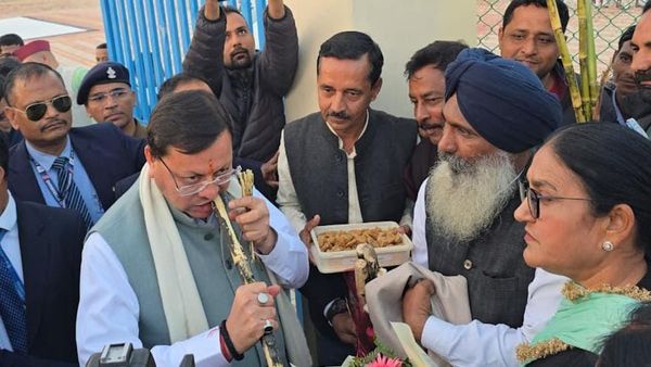 धामी सरकार ने की गन्ना मूल्य में 30 रुपए प्रति क्विंटल की ऐतिहासिक बढ़ोतरी, UP को पीछे छोड़कर बनाया ये रिकॉर्ड