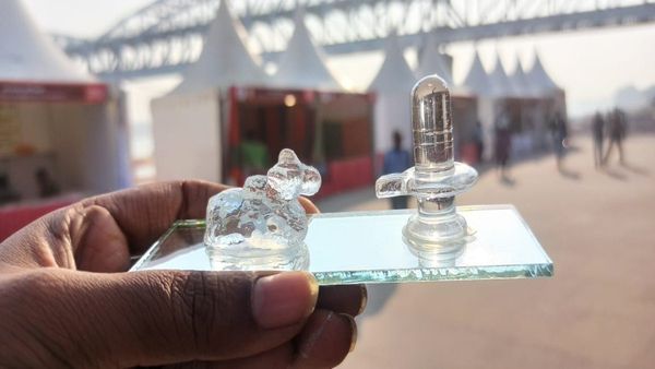 कांच में रचा-बसा काशी का कला संसार : काशी तमिल संगमम में चमकते मनके