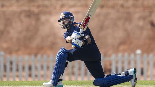 Virat Kohli का Vijay Hazare Trophy में धूम-धड़ाका जारी, महज 29 गेंदों में जड़ा अर्धशतक, लगाई चौकों की झड़ी! 