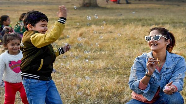West Bengal Weather Today: बेमौसम की बरसात से कोलकाता और बंगाल को मिलेगी राहत? ठंड को लेकर भी IMD का अलर्ट