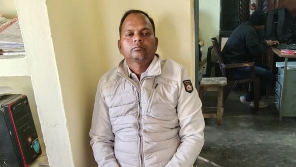 MP News: जबलपुर में वेयरहाउसिंग कॉर्पोरेशन के मैनेजर मुकेश परमार 15,000 रुपये रिश्वत लेते रंगे हाथ धराया