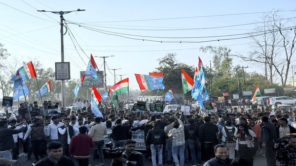 Bhopal News: पर्यावरण संरक्षण को लेकर भोपाल में NSUI का पैदल मार्च, सैकड़ों कार्यकर्ता सड़कों पर उतरे