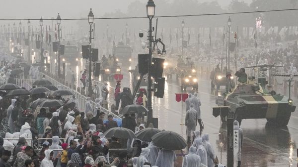 Kal Ka Mausam: दिल्ली से UP तक कहां तगड़ी बारिश? क्या फिका पड़ेगा 26 January का एयर-शो? IMD का बड़ा Alert