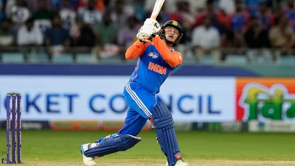 IND Vs NZ: अभिषेक शर्मा का तूफान! नागपुर में कीवी गेंदबाजों की उड़ाई धज्जियां, 22 गेंदों में जड़ा अर्धशतक