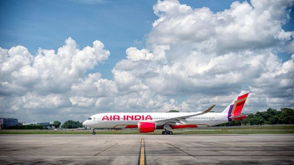 Airline Advisory: बंद हुआ ईरान का एयरस्पेस, Air India-IndiGO ने जारी की एडवाइजरी, चेक कर लें फ्लाइट का स्टेटस
