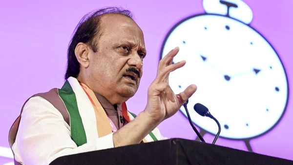 Ajit Pawar Plane Crash: अजित पवार का प्लेन क्रैश में निधन! महाराष्ट्र के बारामती में लैंडिंग के वक्त हादसा