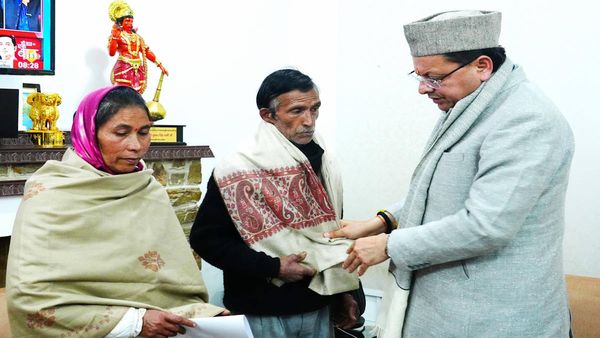 Ankita Bhandari case अंकिता के माता-पिता से सीएम धामी की मुलाकात, करीब एक घंटे तक जानिए क्या हुई बात