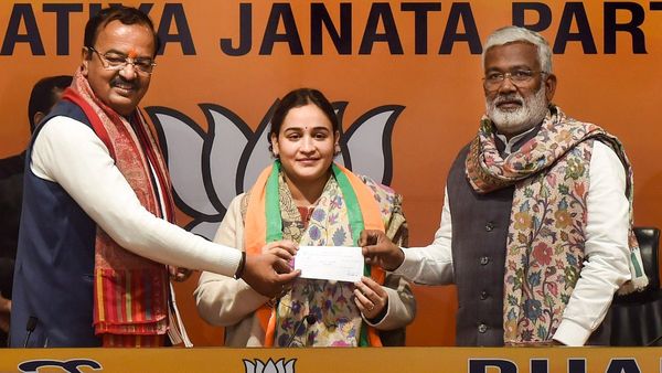 Aparna Yadav Divorce: अपर्णा यादव की BJP से होगी छुट्टी? 'तलाक' से लेकर KGMU तक, वो 5 कांड जिसने कराई किरकिरी