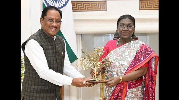 Chhattisgarh News: मुख्यमंत्री विष्णुदेव साय ने राष्ट्रपति द्रौपदी मुर्मु से की सौजन्य मुलाकात, ‘बस्तर पंडुम 2026’ में किया आमंत्रित