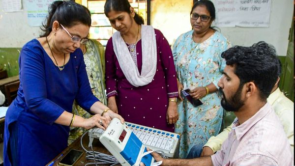 BMC Election: महाराष्ट्र में चुनाव से पहले ही खेल खत्म! बिना वोटिंग महायुति के 68 पार्षद जीते, BJP का दबदबा