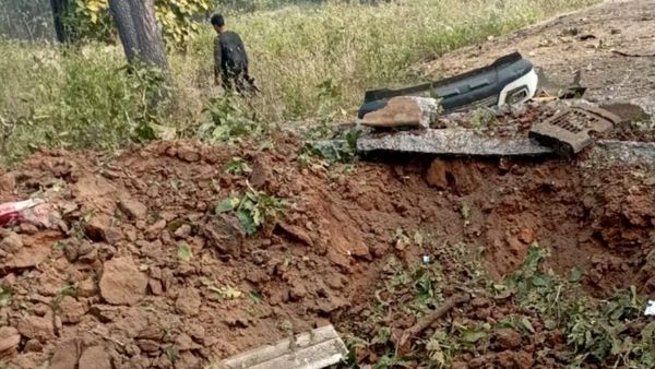 Chhattisgarh Naxal News: बीजापुर में माओवादियों ने बनाया जवानों को निशाना, IED ब्लास्ट में 11 घायल