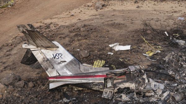 Plane crash: अजित पवार के प्लेन क्रैश के बाद एक और विमान हादसा, सांसद सहित सभी 15 लोगों की दर्दनाक मौत