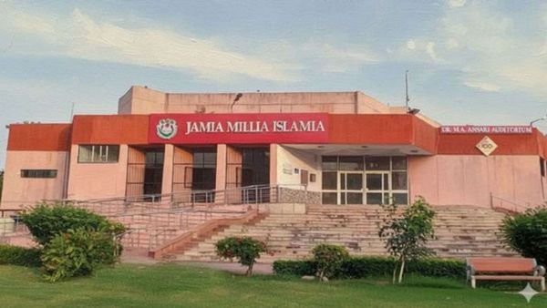 'तुम्हारी जुर्रत कैसे हुई', ST कर्मचारी को जामिया प्रोफेसर ने पीटा, जबरन धर्म परिवर्तन कराने की कोशिश का आरोप