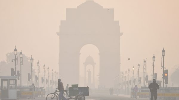 Delhi NCR AQI Improves: दिल्ली वासियों को अब राहत की सांस! CAQM ने NCR से GRAP-3 हटाया, AQI पहुंचा 236